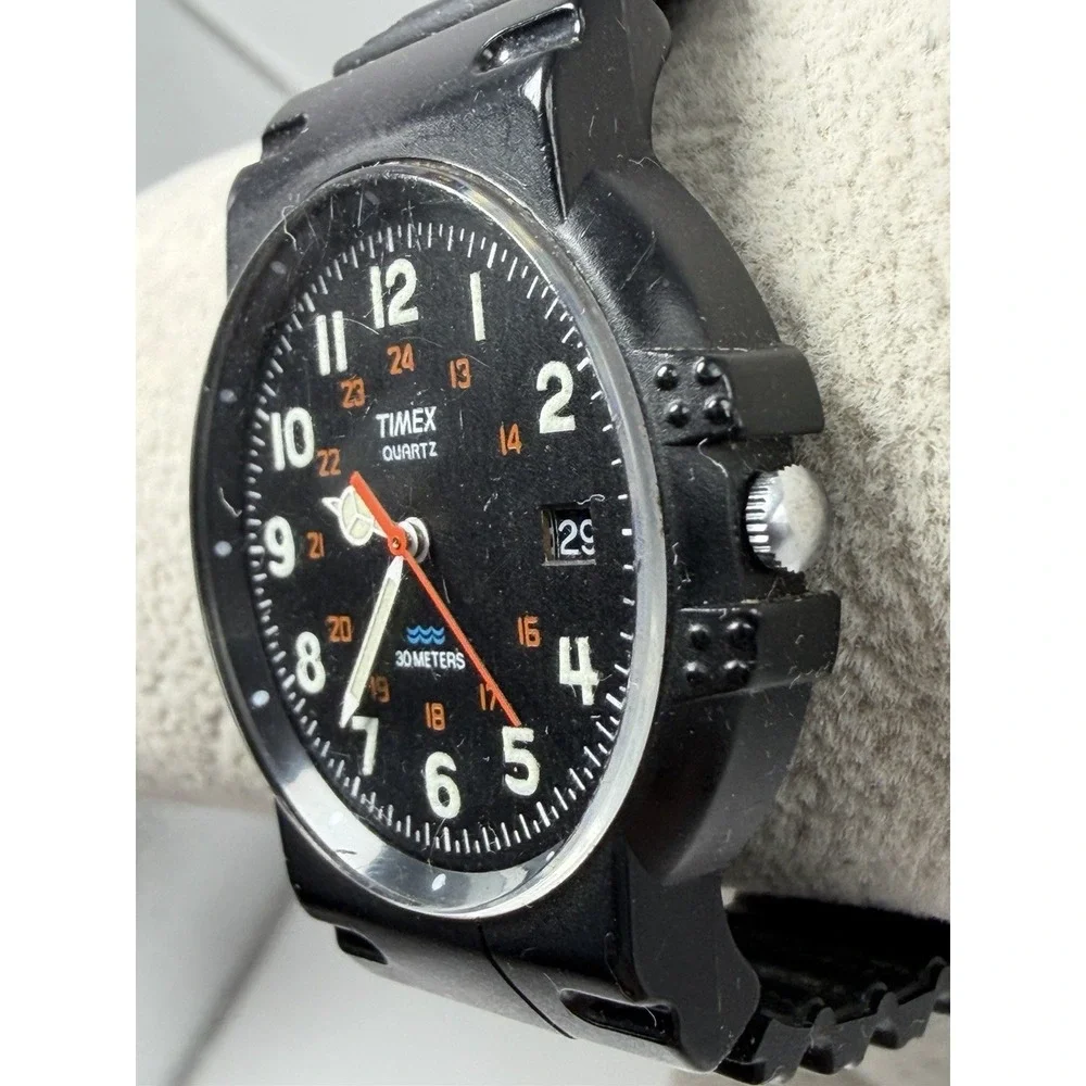 Timex New Battery Mens Watch E7 1997 Vintage 35MM 7.75